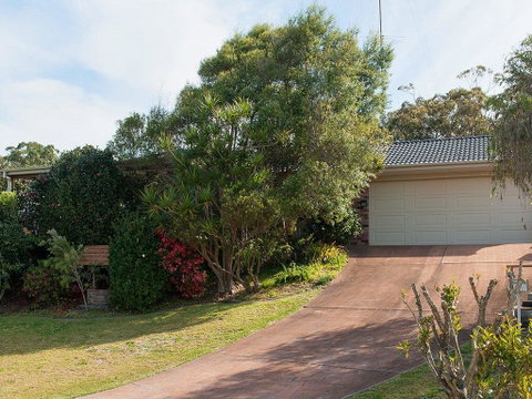 Wildflowers @ Fingal Bay - Accommodation Burleigh 1
