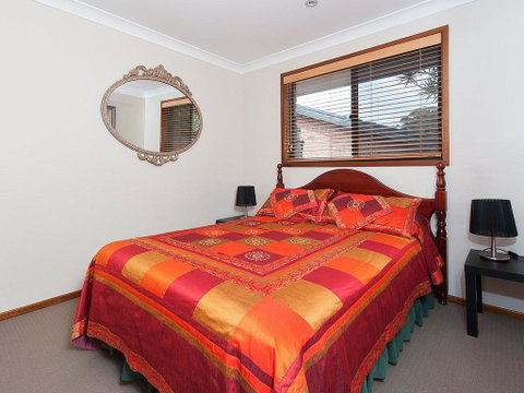 Wildflowers @ Fingal Bay - Accommodation Burleigh 2