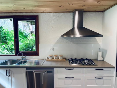 William Bay Cottages - Accommodation Burleigh 2