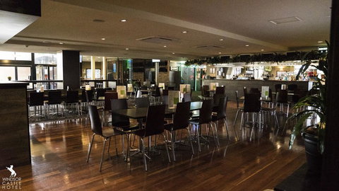 Windsor Castle Hotel - Accommodation Burleigh 0