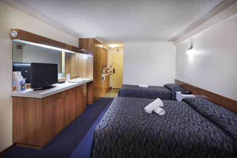 Windsor Lodge - Accommodation Burleigh 2