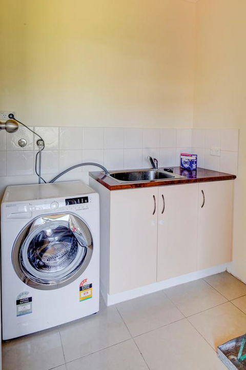 Wings And Waves - Accommodation Burleigh 3