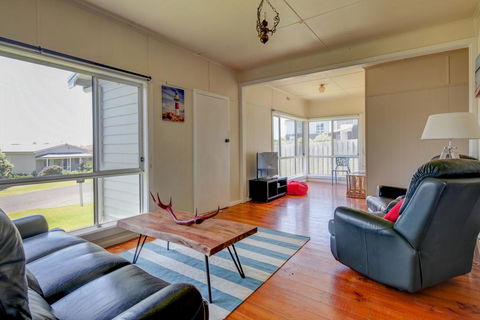 Wings And Waves - Accommodation Burleigh 1