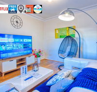 Wollongong station holiday house with Wi-Fi75 Inch TV NetflixParkingBeach - Accommodation Burleigh