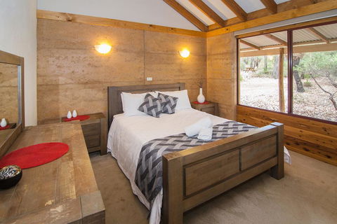 Woodstone Grass Tree Cottage - Accommodation Burleigh 2
