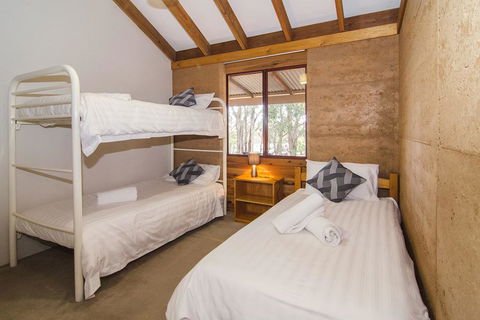Woodstone Grass Tree Cottage - Accommodation Burleigh 3