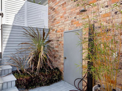 Yenangoon - Walking Together@ Corlette - Accommodation Burleigh 3