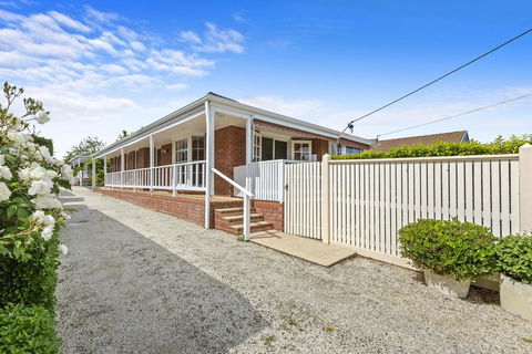 YIN-YANG - MOUNT ELIZA - Accommodation Burleigh 3