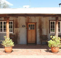 York Cottages and Burnley House - Accommodation Burleigh