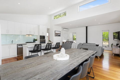 YOU, ME AND THE SEA - BLAIRGOWRIE - Accommodation Burleigh 0