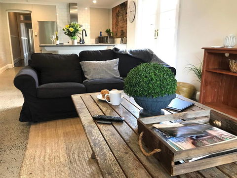 YSG The Edward Townhouse 151 - Walk To Town - Accommodation Burleigh 0