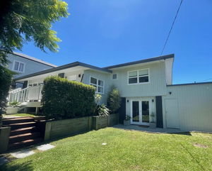 \'The Boat House\' Luxury 4BR Gold Coast family home