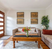 Spacious Bungalow5min walk to station5min to Box HillWiFiParking - Accommodation Burleigh