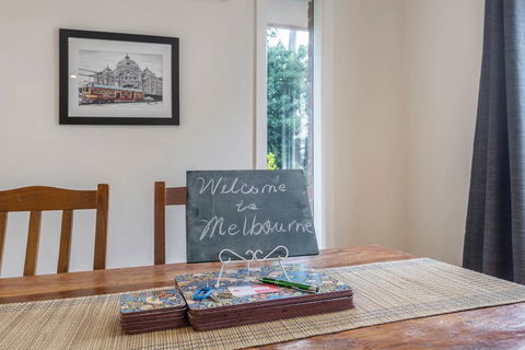 Spacious Bungalow5min Walk To Station5min To Box HillWiFiParking - Accommodation Burleigh 3