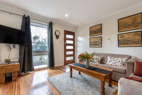 Spacious Bungalow5min Walk To Station5min To Box HillWiFiParking - Accommodation Burleigh 1