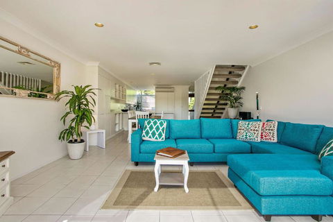 A Perfect Stay - 2 James Cook Apartments - Accommodation Burleigh 1