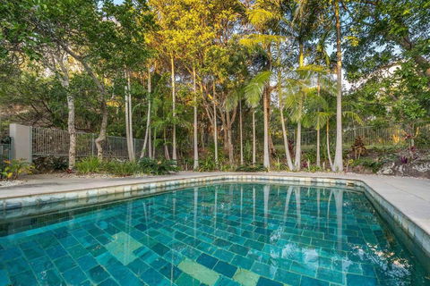 A Perfect Stay - 2 James Cook Apartments - Accommodation Burleigh 0