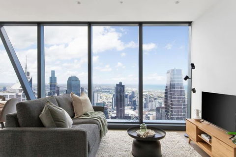 A 2BR Apt With Amazing City Views, FREE Parking - Accommodation Burleigh 0