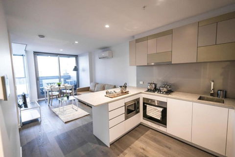 A Chic 2BR CBD Apartment Near Southern Cross - Accommodation Burleigh 0