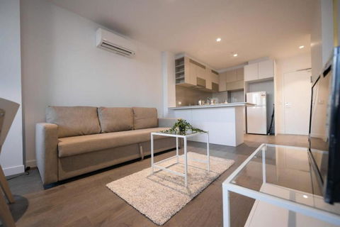 A Chic 2BR CBD Apartment Near Southern Cross - Accommodation Burleigh 3