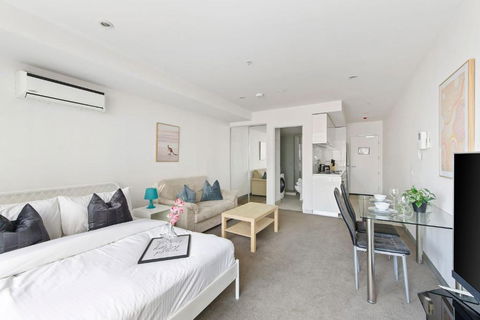 A Chic Studio Only A 4-min Walk To Victoria Market - Accommodation Burleigh 1