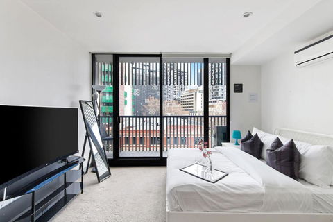 A Chic Studio Only A 4-min Walk To Victoria Market - Accommodation Burleigh 2