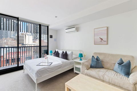 A Chic Studio Only A 4-min Walk To Victoria Market - Accommodation Burleigh 3