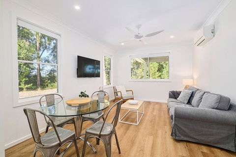 A Coastal Hideaway - Accommodation Burleigh 1