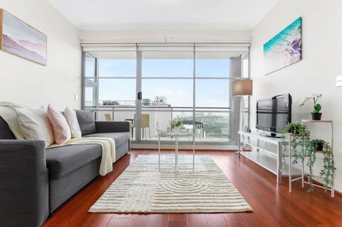 A Comfy & Spacious 2BR Apt Harbour View - Accommodation Burleigh 0