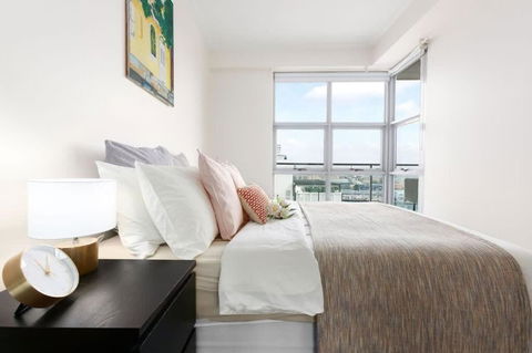 A Comfy & Spacious 2BR Apt Harbour View - Accommodation Burleigh 4