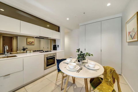 A Comfy 2BR Apt Near Crown & Southern Cross - Accommodation Burleigh 4