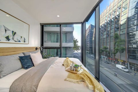 A Comfy 2BR Apt Near Crown & Southern Cross - Accommodation Burleigh 1