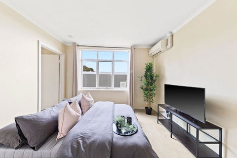A Comfy & Cozy Apt In Clifton Hill FREE Parking - Accommodation Burleigh 2