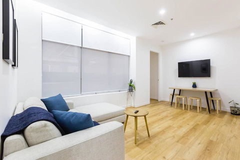 A Coveted Collins Street Pad With Parking - Accommodation Burleigh 2