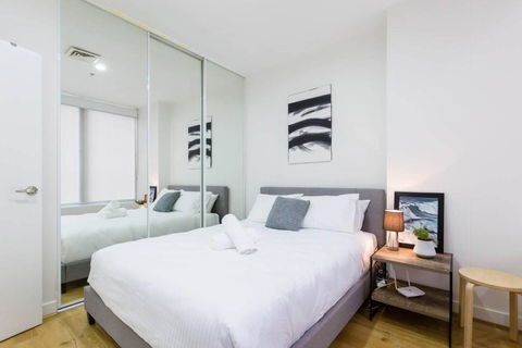 A Coveted Collins Street Pad With Parking - Accommodation Burleigh 4