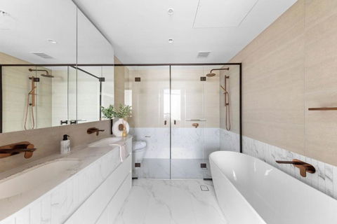 A Cozy 2BR Apt At Sapphire By The Gardens - Accommodation Burleigh 2