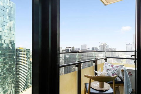 A Cozy 2BR Apt Near Crown With City Skyline Views - Accommodation Burleigh 1