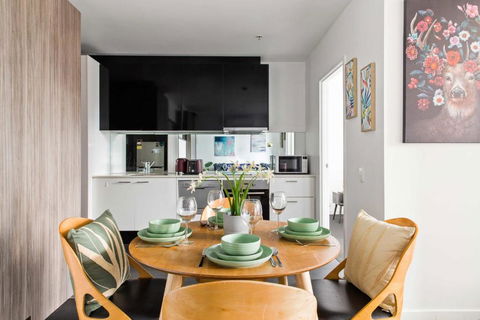 A Cozy 2BR Apt Next To Southern Cross FREE Parking - Accommodation Burleigh 4
