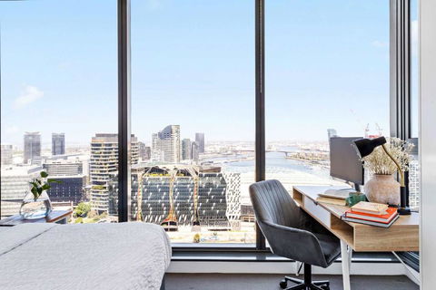 A Cozy 2BR Apt With Harbour Views And FREE Parking - Accommodation Burleigh 0