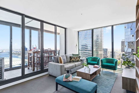A Cozy 2BR Apt With Harbour Views And FREE Parking - Accommodation Burleigh 1