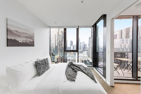 A Cozy 2BR Apt With Yarra Views FREE Parking - Accommodation Burleigh 0