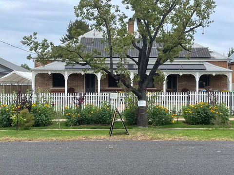 A Homestead On Market - Accommodation Burleigh 2