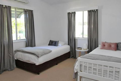 A LITTLE GREY SHACK - Accommodation Burleigh 3