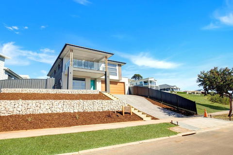 A Magnetic Retreat - Accommodation Burleigh 1
