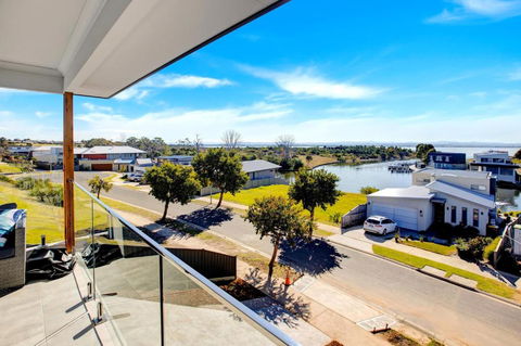 A Magnetic Retreat - Accommodation Burleigh 4