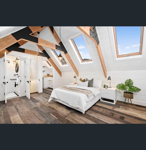 A Majestic Victorian Private Rear Access Quarters - Accommodation Burleigh 0