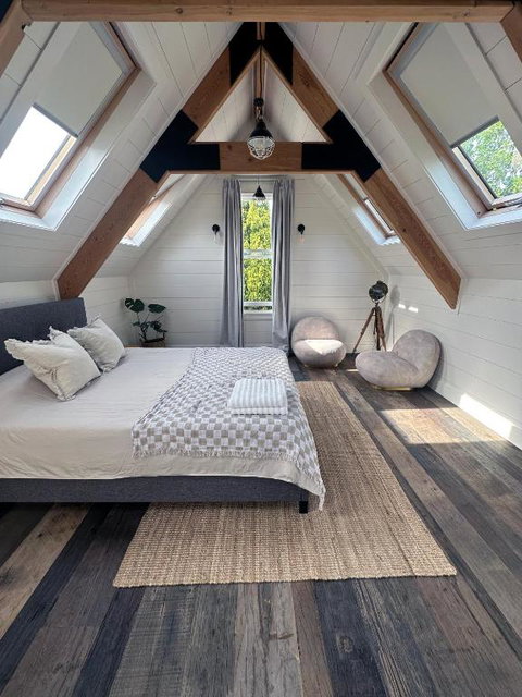 A Majestic Victorian Private Rear Access Quarters - Accommodation Burleigh 2