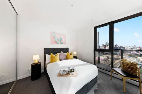 A Modern & Spacious 2BR Apt City Views Southbank - Accommodation Burleigh 0