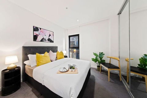 A Modern & Spacious 2BR Apt City Views Southbank - Accommodation Burleigh 3