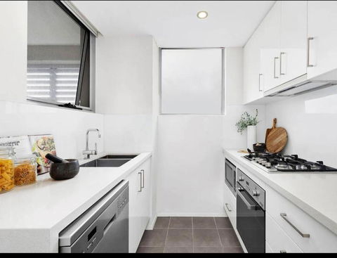 A Private Room - 1 Train Stop To Chatswood CBD - Accommodation Burleigh 0